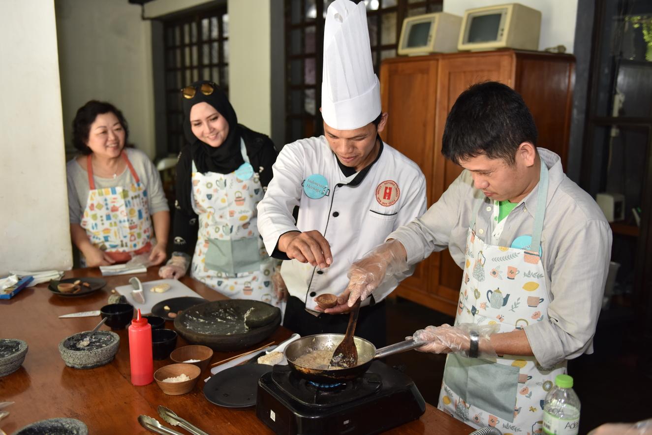 Glodok Street Food and Culture Tour